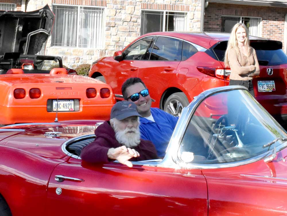 Bill Winesette has always been a classic car enthusiast. He has owned many cars over the years, but his prized possession was his 1998 Corvette. Ohio's Hospice helped pull together a Corvette drive-in event. Fifteen cars and their drivers gathered at River Oaks to show their support for Bill.